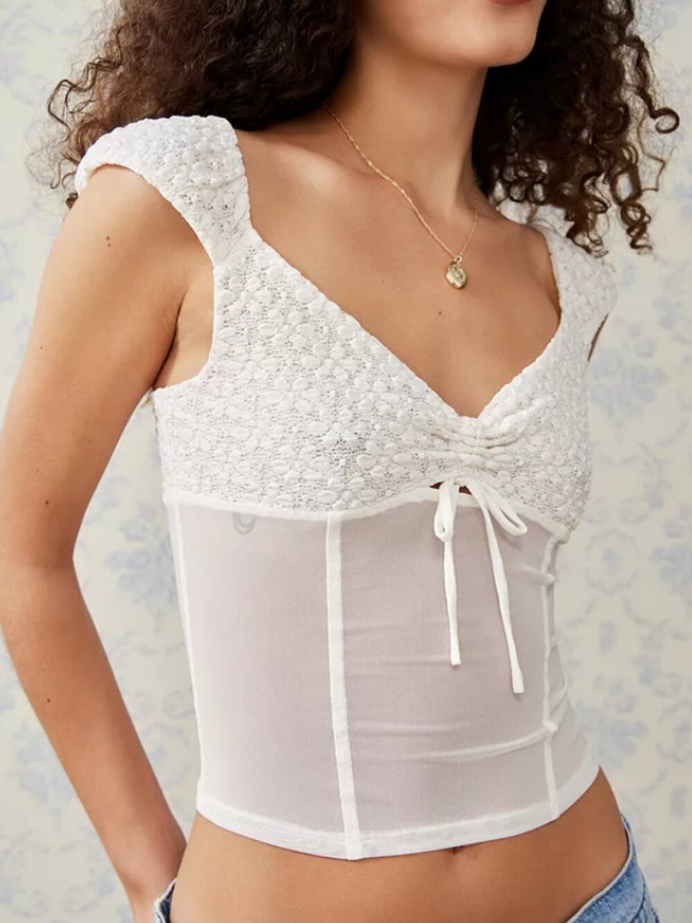 NEW Kimchi Blue Dalilah Lace Cropped Top